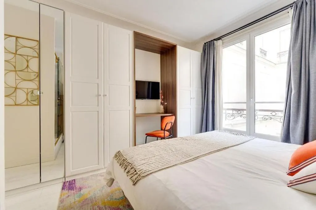 Trocadero -3 Bedrooms *